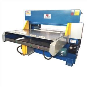 Stroj za rezanje unutrašnjosti automobila